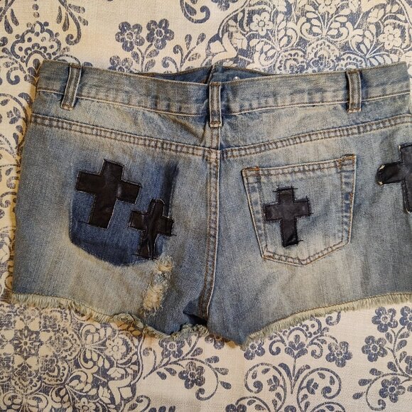 NWT Mine- Distressed Jean Shorts w/Crosses size L - Picture 5 of 6